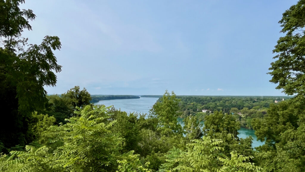 Photo of a scenic lookout overlooking the Niagara River